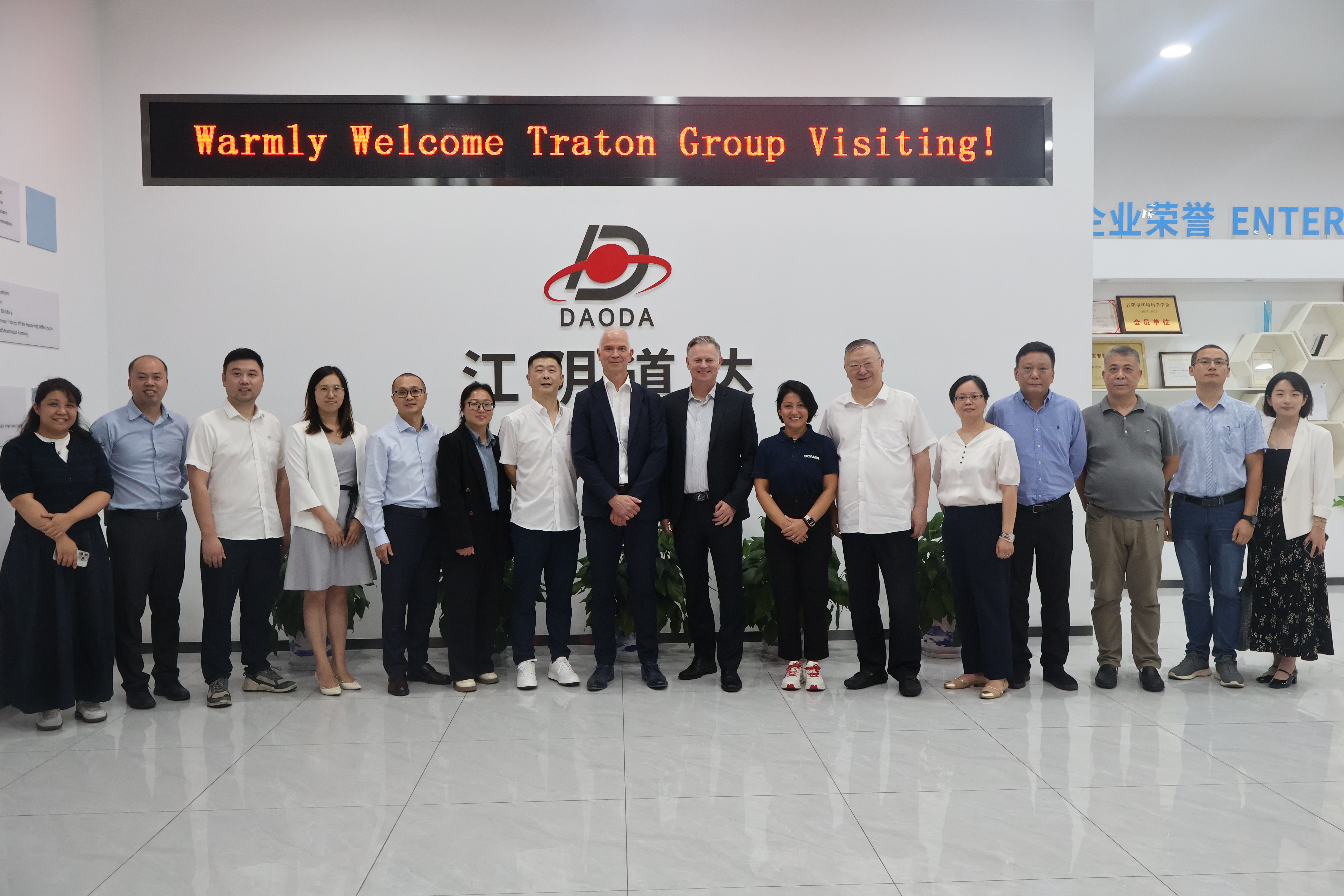 1763689555283083121.jpg 1763689555283083121.jpg